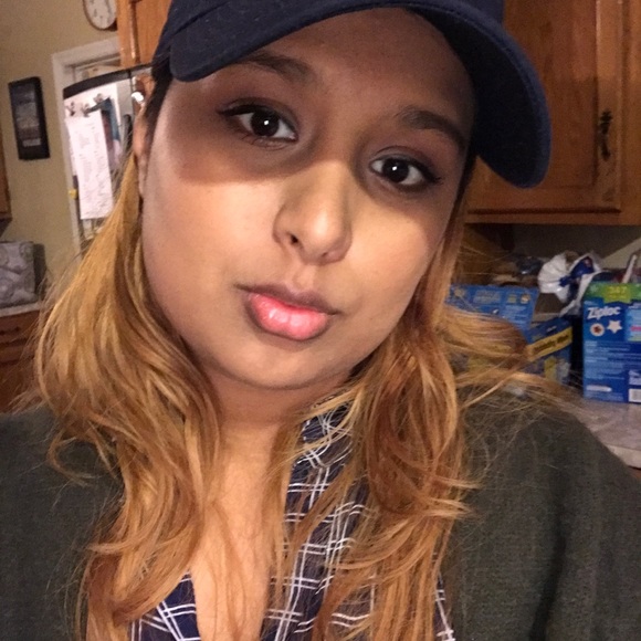 Hey there poshmarkers! 👛👠👚👙 - Picture 3 of 4